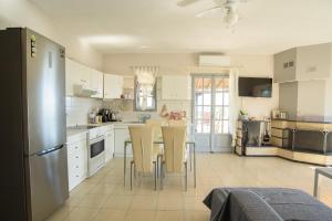 Fotografija u galeriji objekta Calma Luxury Apartments #1 Sozopoli in Halkidiki u gradu Sozopoli