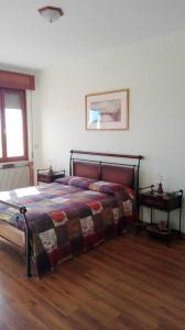a bedroom with a bed and two side tables at Alla Torre Antica in Ruttàrs