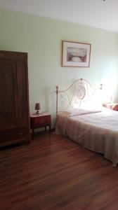 a bedroom with a bed and a dresser and a table at Alla Torre Antica in Ruttàrs