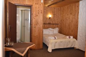 Postel nebo postele na pokoji v ubytování Zorianyy Guest House