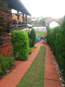 Zahrada ubytování Apartmani "Helena"