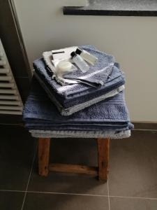 a pile of towels sitting on top of a table at La Roseraie in Stavelot
