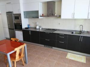 Kuchyňa alebo kuchynka v ubytovaní Casa Iglesias en pantin