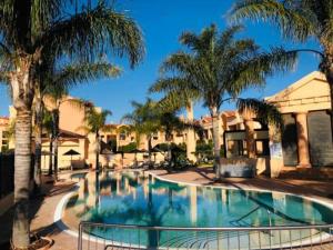 Πισίνα στο ή κοντά στο LUXURY APARTMENT - T2 vue sur piscine - PRAIA DA LUZ