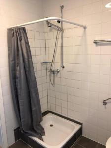Ένα μπάνιο στο Nürburgring Ferienhaus m. Parkplatz - Klima - Garten und viel Platz
