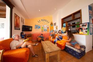 a group of people sitting in a room at La Tortuga Hostel in Adeje