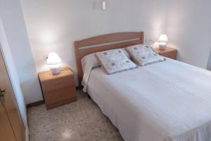 Ένα ή περισσότερα κρεβάτια σε δωμάτιο στο Apartament Lloret de Mar Fenals 100m beach +11 φωτογραφίες