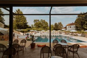 Bazén v ubytování Hotel 1000 Ruza nebo v jeho okolí