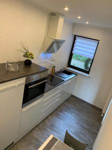 Kuchyň nebo kuchyňský kout v ubytování Ferienwohnung Haus Angela