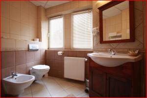 
a bathroom with a toilet a sink and a bathtub at Hotel Mara in Baia Mare
