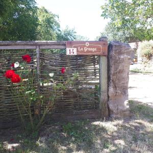 Fotografija u galeriji objekta Gîte La Grange u gradu Saint-Laurent-dʼOlt