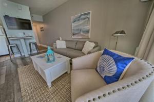 Gallery image of Deluxe Beachfront Studio, Shores of Panama New and Renovated in Panama City Beach