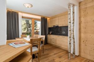 Televiisor ja/või meelelahutuskeskus majutusasutuses Residence Garni Stella