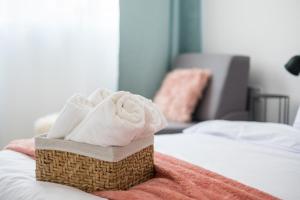 A bed or beds in a room at Tarno Guest House