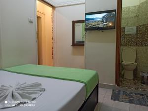 Säng eller sängar i ett rum på Golden Star Hostel