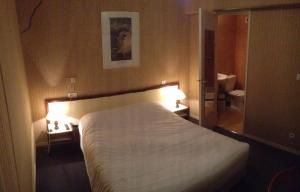 Postel nebo postele na pokoji v ubytování Hotel De L'Abbaye