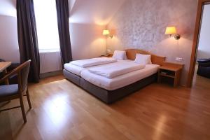 Postel nebo postele na pokoji v ubytování Stadthotel Pinkafeld