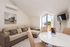 TV a/nebo společenská místnost v ubytování Apartments Medanić - Private Pool
