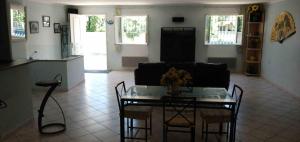 a living room with a table and a couch at Pied à Terre Marseille 11° in Marseille