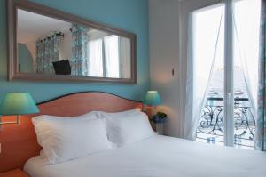 En eller flere senge i et værelse på Hotel Eden Montmartre