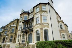 Gallery image of Seaview Mansion Apartment - Central Hove with PARKING in Brighton & Hove