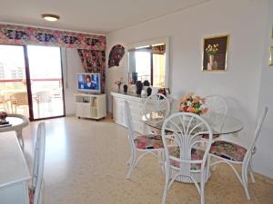 Kuchnia lub aneks kuchenny w obiekcie SALINAS CENTRO - PLAYA DE GANDIA