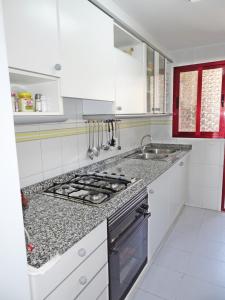 Kuchnia lub aneks kuchenny w obiekcie SALINAS CENTRO - PLAYA DE GANDIA