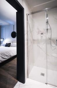 a glass shower in a bedroom with a bed at LUXURY SANTO STEFANO in Venice