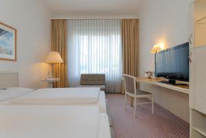 A bed or beds in a room at Hotel Stuttgart Sindelfingen City by Tulip Inn