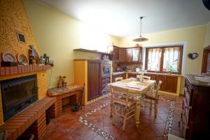 Η κουζίνα ή μικρή κουζίνα στο La baia d'acquadolce +70 φωτογραφίες
