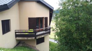 Το κτήριο όπου στεγάζεται  το διαμέρισμα +3 φωτογραφίες