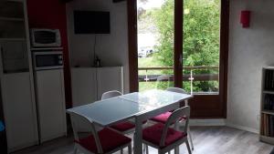 Η κουζίνα ή μικρή κουζίνα στο Les Bergians