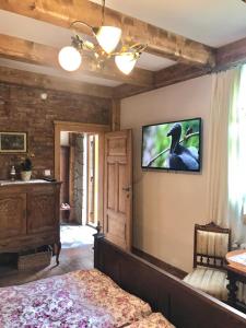 a bedroom with a tv on a wall with a bird on the wall at Apartmány ReMi Vysoké Tatry in Dolný Smokovec
