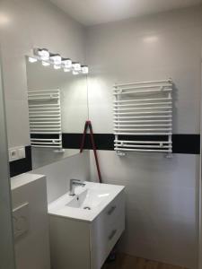 Łazienka w obiekcie Klimatyzowane Apartamenty i Pokoje przy Targach Kielce