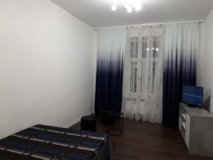 Giường trong phòng chung tại Романтическая квартира с камином