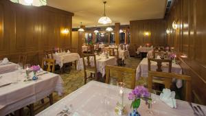 Un restaurant sau alt loc unde se poate mânca la Hotel & Spa Cacciatori