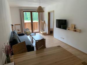 TV a/nebo společenská místnost v ubytování YASNA Apartments