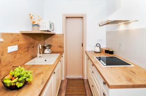 Kuchyň nebo kuchyňský kout v ubytování Apartment Miral