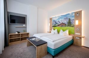Postel nebo postele na pokoji v ubytování AVALON Hotel Bad Reichenhall