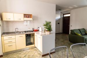 Cucina o angolo cottura di Sulle orme di Francesco appartamento verde