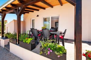 Zahrada ubytování Apartment Miral