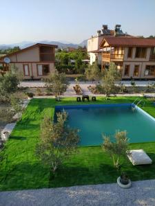 an overhead view of a yard with a swimming pool at Gulseven Bungalow Villas in Dalaman