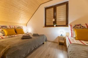 Posteľ alebo postele v izbe v ubytovaní Domek Pod Holicą Bieszczady