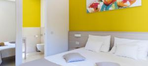 Ein Bett oder Betten in einem Zimmer der Unterkunft DIEHOLIDAYBUCHT