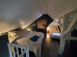 Ліжко або ліжка в номері Chez le Petit Peintre