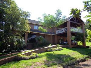 Casa con porche y balcón en Cabañas Moconá en Dos de Mayo