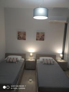 A bed or beds in a room at Comfortable newbuilt 2 Bedroom Apartment, 15 meters from the sea