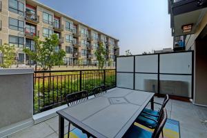 Gallery image of Gorgeous Old Town Condo with Patio and Parking! in Victoria