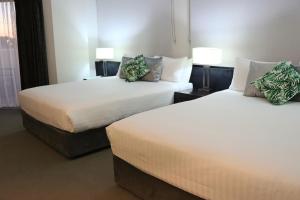 a hotel room with two beds and two lamps at Best Western Plus Hotel Lord Forrest in Bunbury