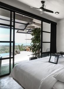Postel nebo postele na pokoji v ubytování OCEANNA - Uluwatu, Bali